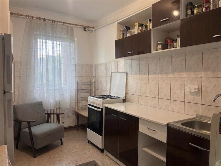 Apartament cu 3 camere decomandat, mobilat în Aeroport