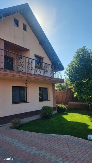Casă cu 4 camere cu Teren 300 Mp în Central