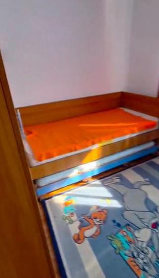 Apartament cu 3 camere decomandat în Astra
