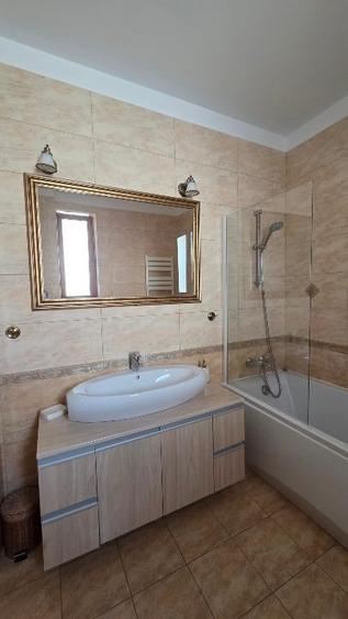 Apartament cu 4 camere decomandat, mobilat în Primăverii