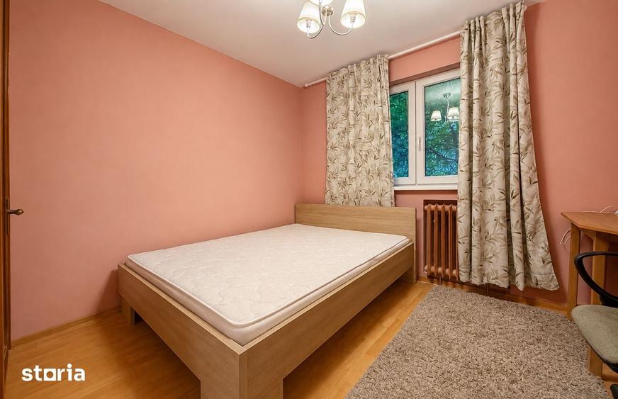 Apartament cu 4 camere decomandat în Tei