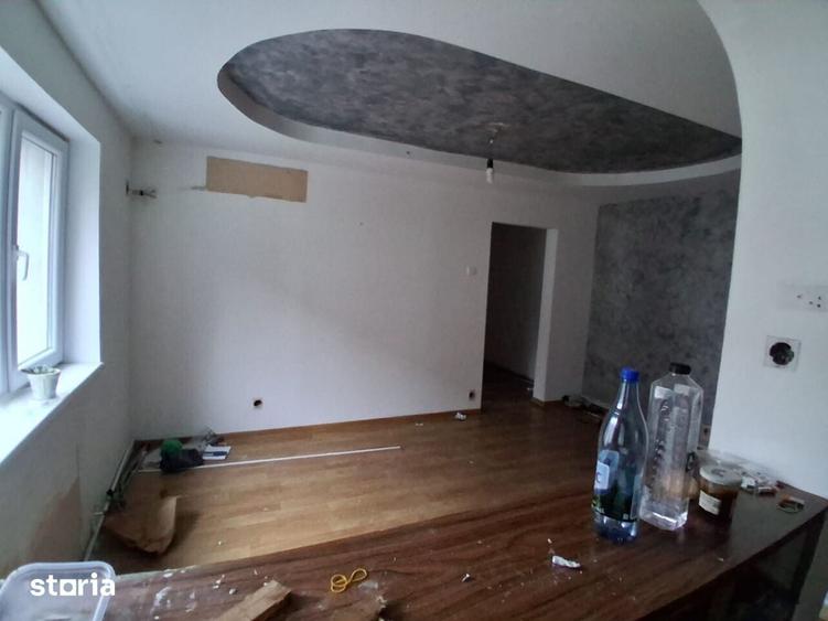 Apartament cu 4 camere semidecomandat în Ferentari