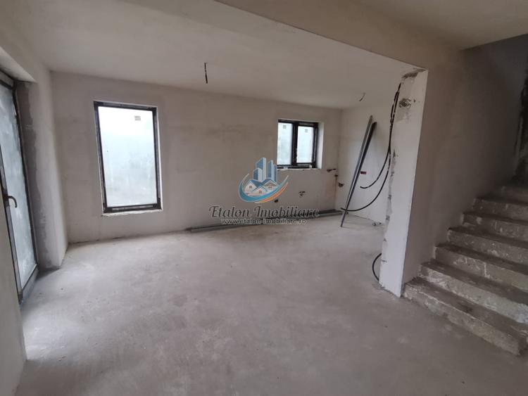 Casă individuală cu 4 camere cu Teren 150 Mp în Periferie