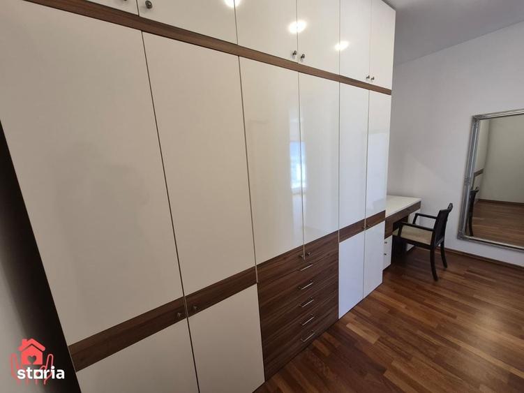 Apartament cu 4 camere decomandat în Est
