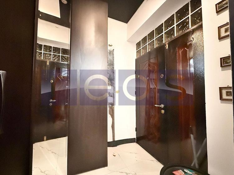 Apartament cu 4 camere semidecomandat în Universitate