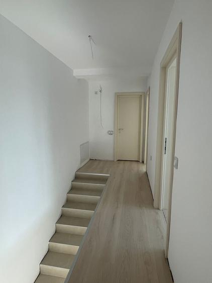 Duplex cu 4 camere cu Canalizare în Central