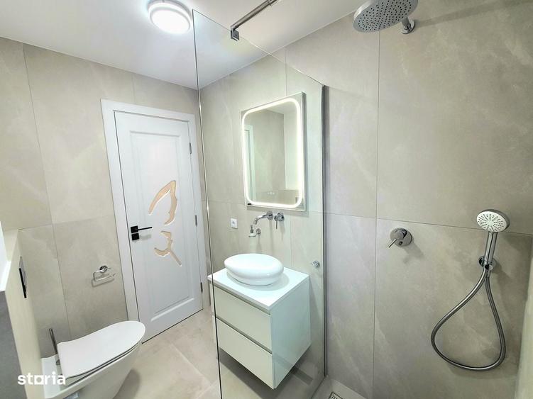 Apartament cu 3 camere decomandat în Cornișa