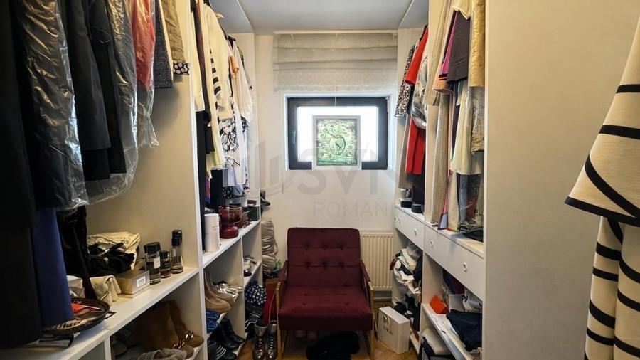 Apartament cu 4 camere semidecomandat, mobilat în Capitale