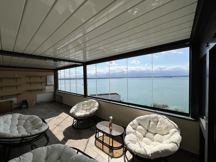 Penthouse cu 6 camere decomandat, mobilat în Central
