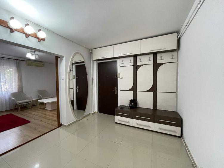 Apartament cu 3 camere decomandat, mobilat în Canta