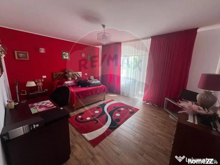 Casă cu 7 camere cu Teren 983 Mp în Garoafa