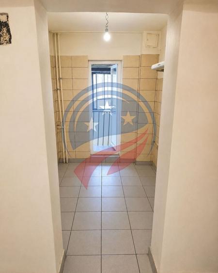 Apartament cu 2 camere semidecomandat în Craiovița Nouă