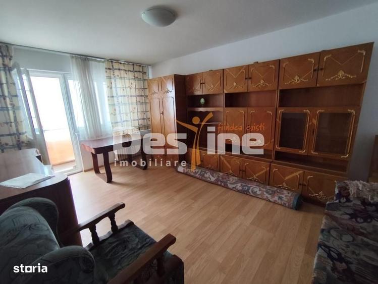 Apartament cu 3 camere, mobilat în Republicii