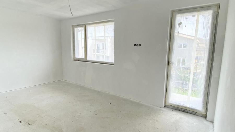 Duplex cu 3 camere cu Canalizare în Sud-Vest