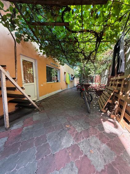 Casă cu 8 camere cu Teren 229 Mp în Pantelimon