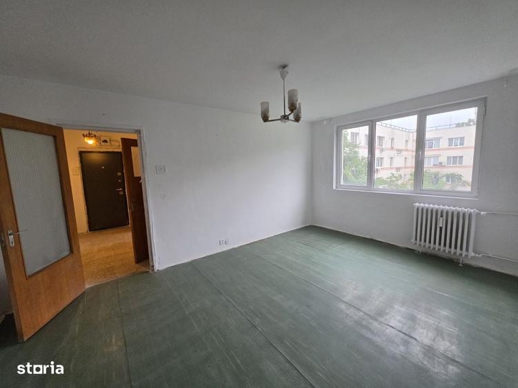 Apartament cu 3 camere semidecomandat în 1 Decembrie 1918