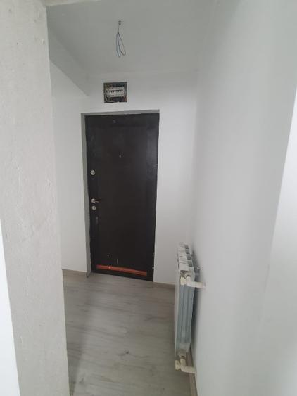 Apartament cu 3 camere semidecomandat în Exterior Sud