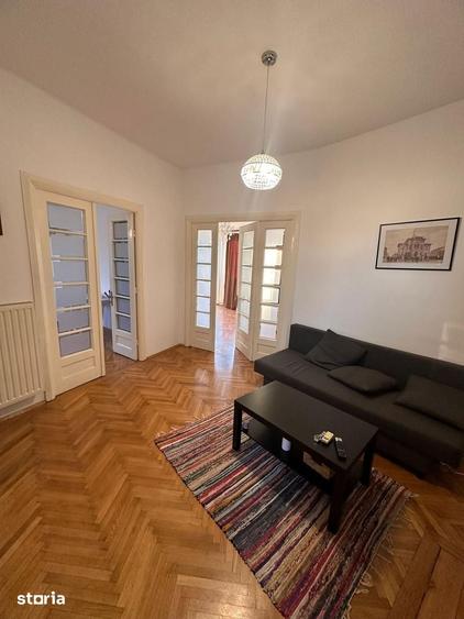 Apartament cu 3 camere semidecomandat în Central