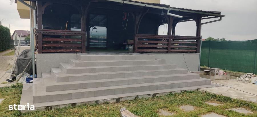 Casă cu 4 camere cu Teren 1400 Mp în Central
