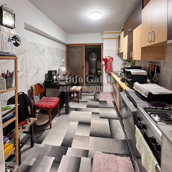 Apartament cu 3 camere decomandat în Siderurgiștilor