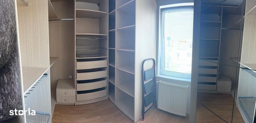 Apartament cu 4 camere decomandat în Pandurilor