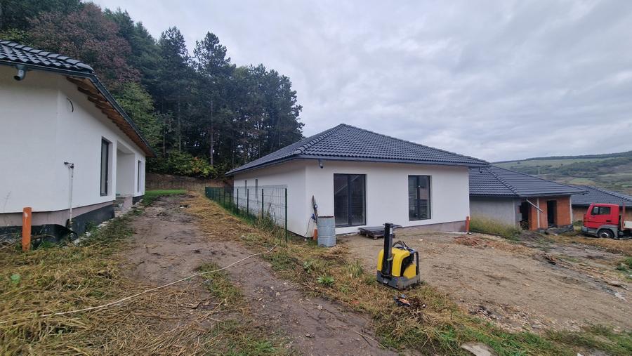 Casă individuală cu 4 camere cu Canalizare în Popești