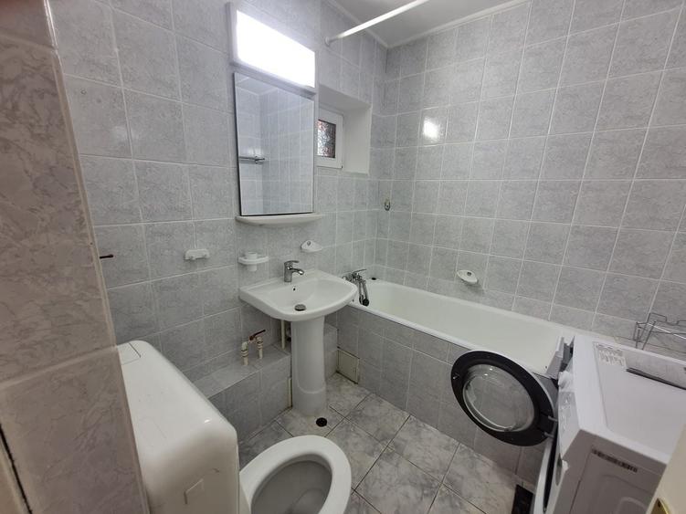 Apartament cu 3 camere decomandat în Dristor