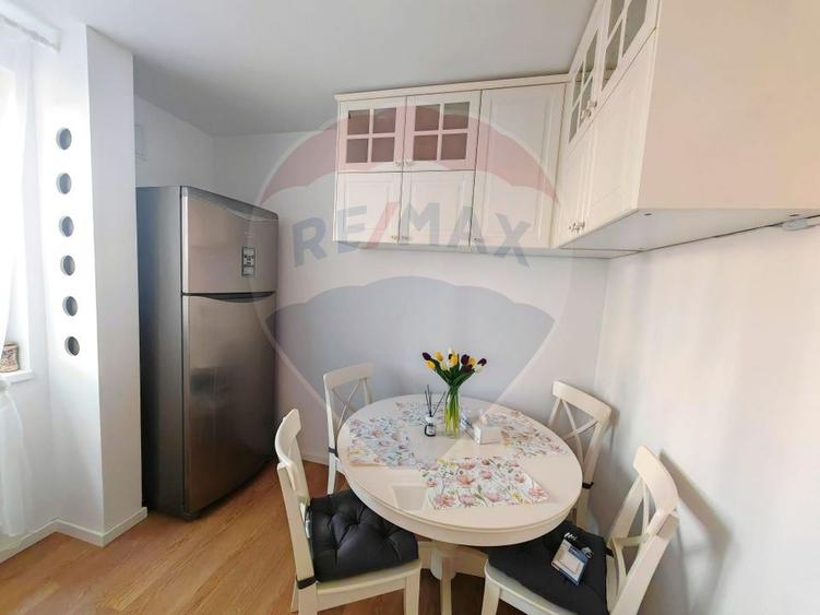 Apartament cu 3 camere semidecomandat, mobilat în Grivița