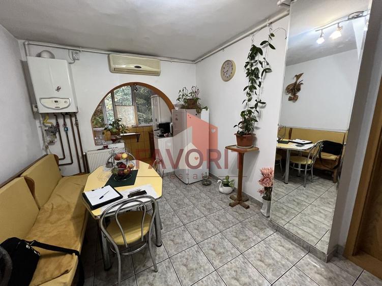 Apartament cu 3 camere decomandat în Aradului