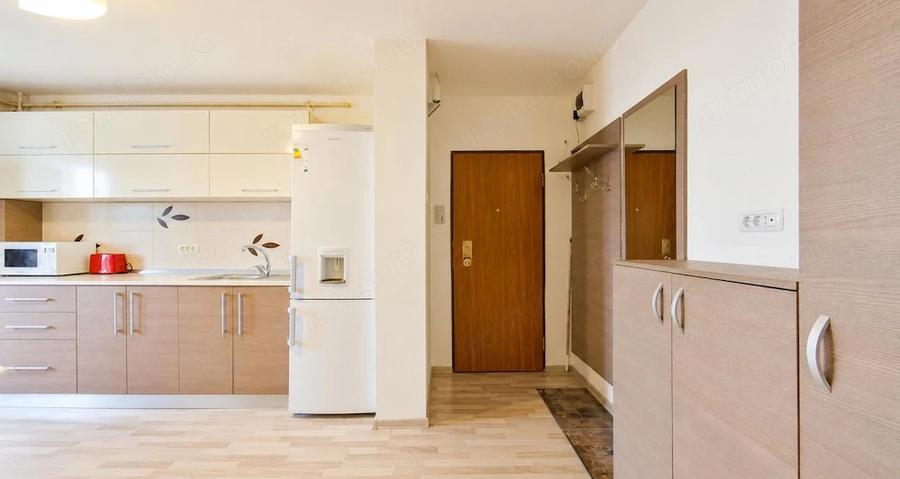 Apartament cu 2 camere semidecomandat, mobilat în Intim