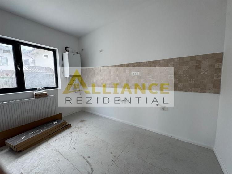 Duplex cu 4 camere decomandat cu Canalizare în Central