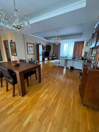 Apartament cu 3 camere decomandat în Pipera
