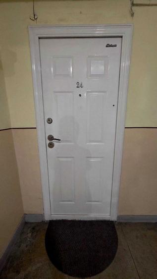 Apartament cu 3 camere semidecomandat în Tudor