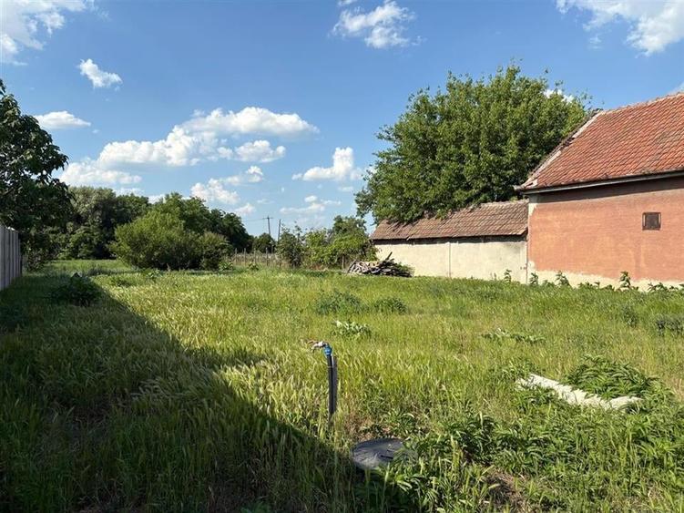 Teren Construcții intravilan de 1404 mp, în Sântion