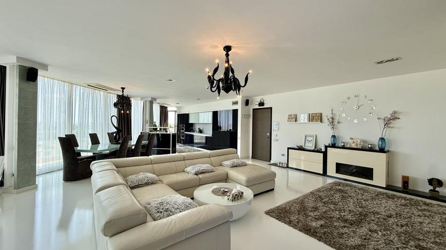 Penthouse cu 3 camere nedecomandat, mobilat în Tomis Nord