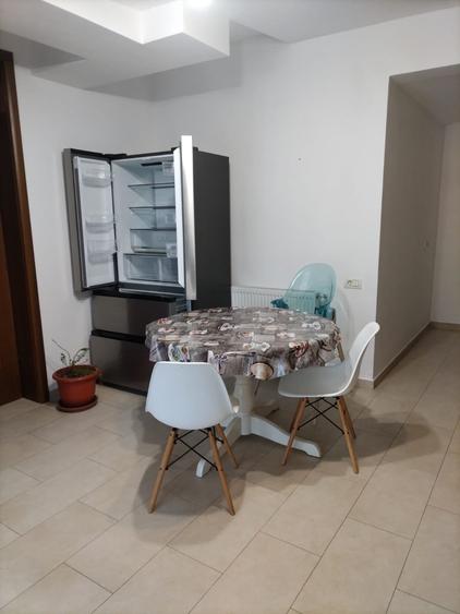 Apartament cu 3 camere semidecomandat în Bucureștii Noi