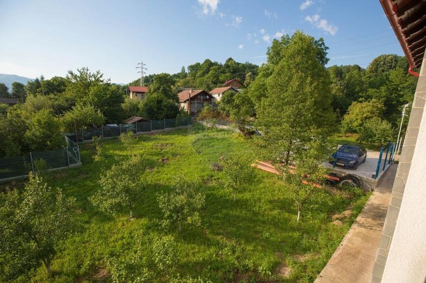 Casă / Vilă cu 8 camere de vânzare - 45