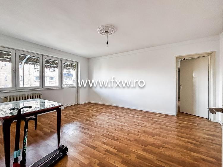 Apartament cu 3 camere semidecomandat în Drumul Taberei