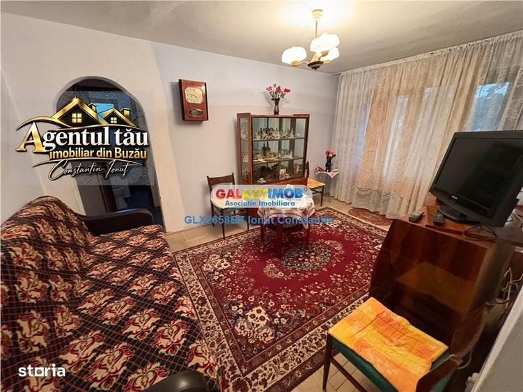 Apartament cu 3 camere semidecomandat în Micro 14