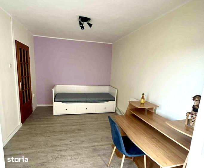 Apartament cu 3 camere semidecomandat în Complex Studențesc