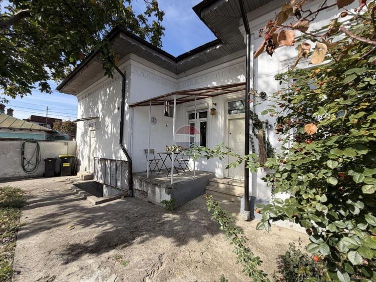 Duplex cu 3 camere cu Teren 182.5 Mp în Eroii Revoluției