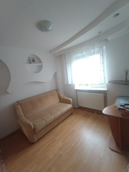 Apartament cu 2 camere semidecomandat în Boș