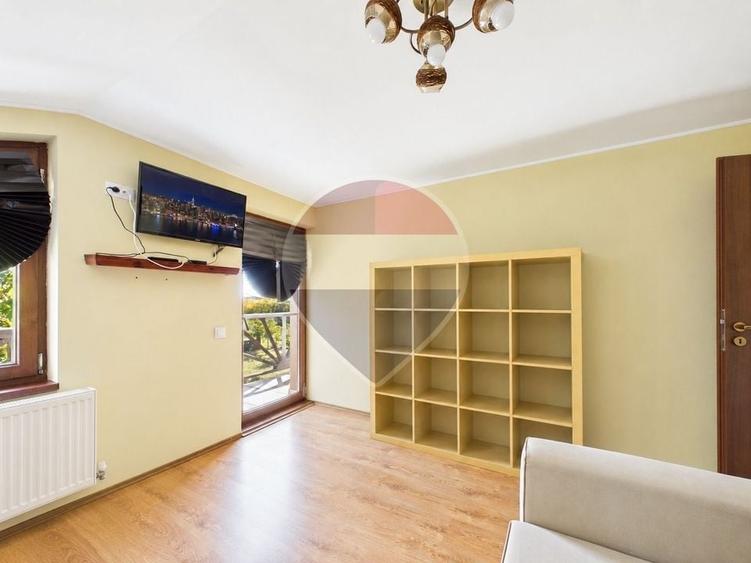 Casă individuală cu 6 camere cu Teren 7320 Mp în Curcani