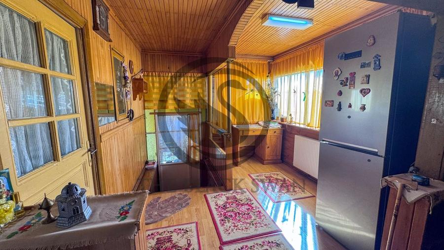 Casă individuală cu 5 camere cu Canalizare în Est