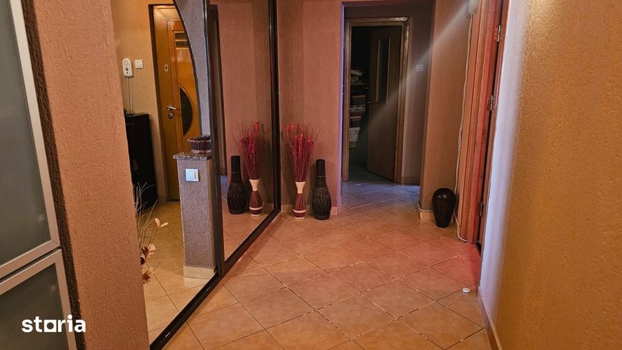 Apartament cu 4 camere decomandat în Găvana