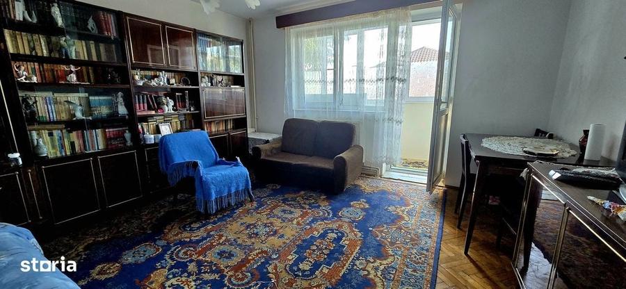 Apartament cu 3 camere decomandat în Micro 5
