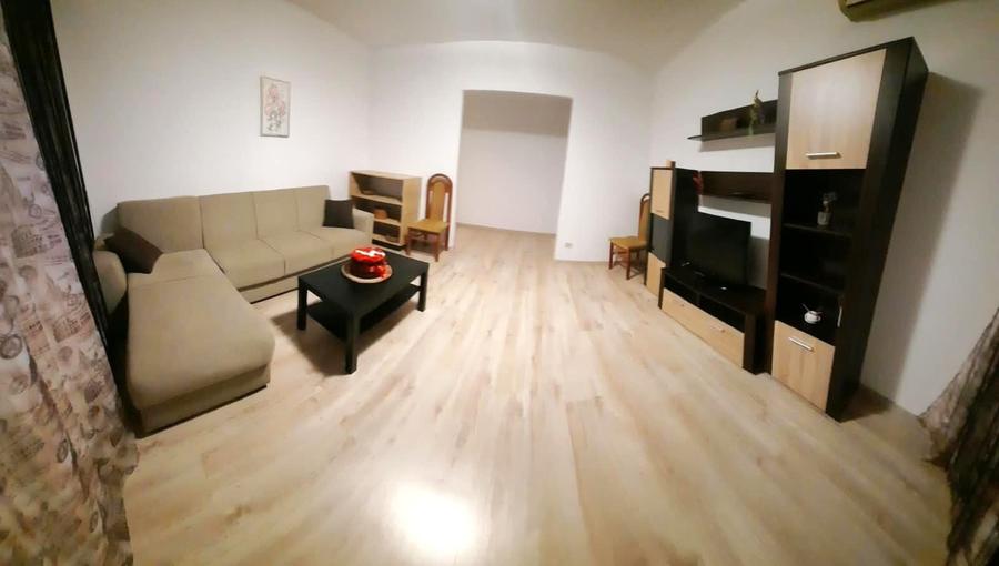 Apartament cu 3 camere decomandat, mobilat în P-ța Victoriei