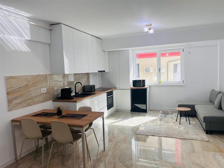 Apartament cu 2 camere semidecomandat, mobilat în Calea București