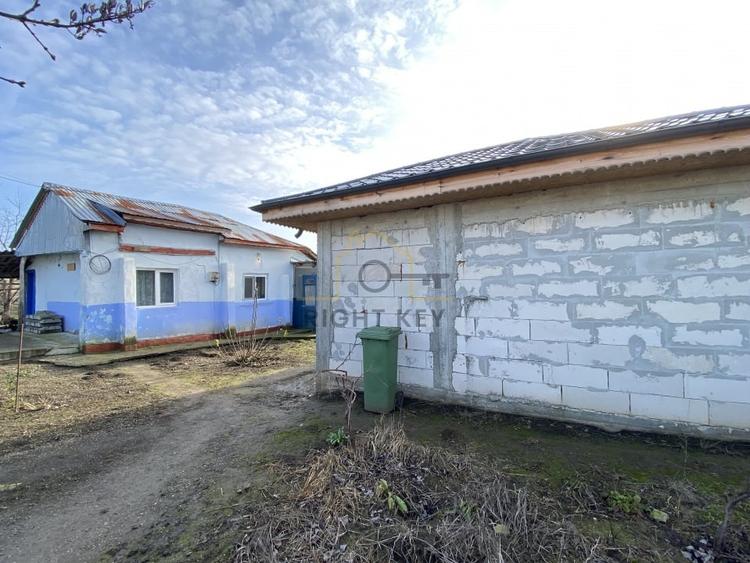 Casă individuală cu 4 camere cu Teren 1600 Mp în Petru Rareș