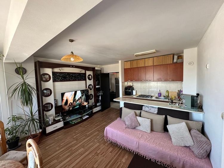 Apartament cu 2 camere decomandat în Energia